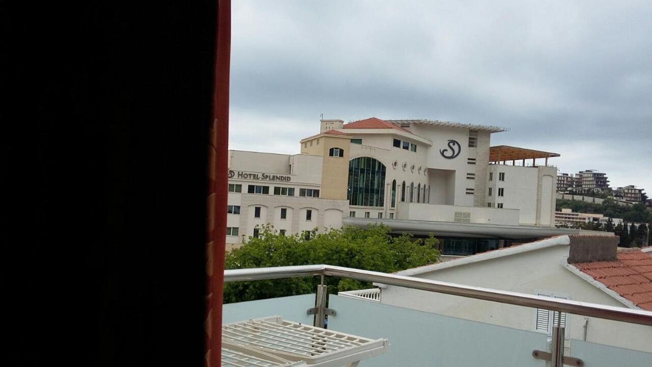 Apartmani Becici Rom bilde