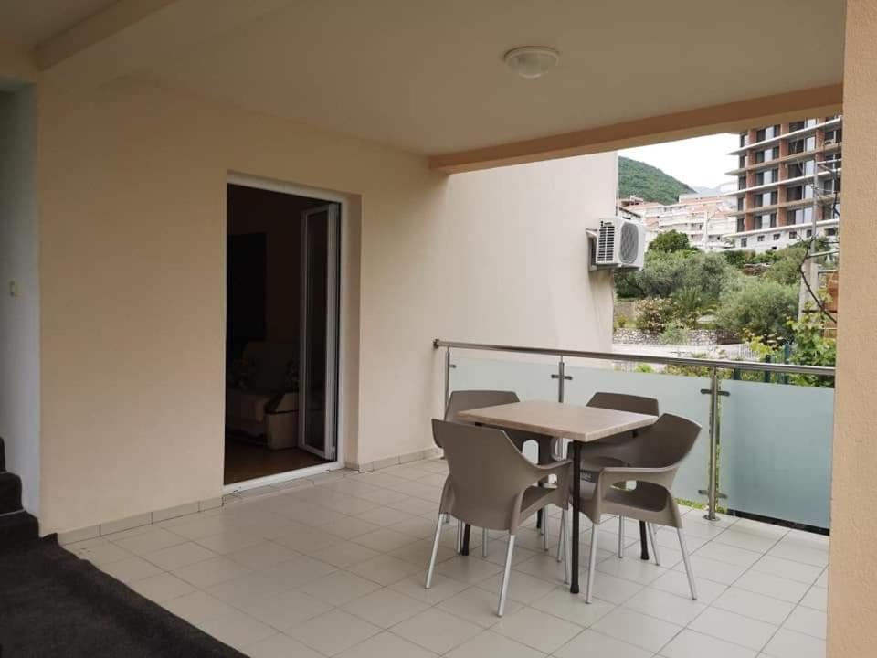 Apartmani Becici Rom bilde