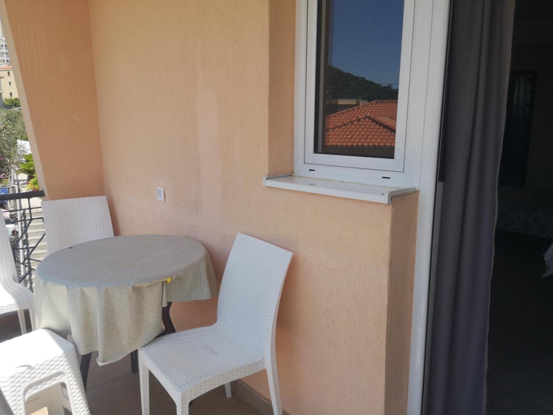 Apartmani Becici Rom bilde