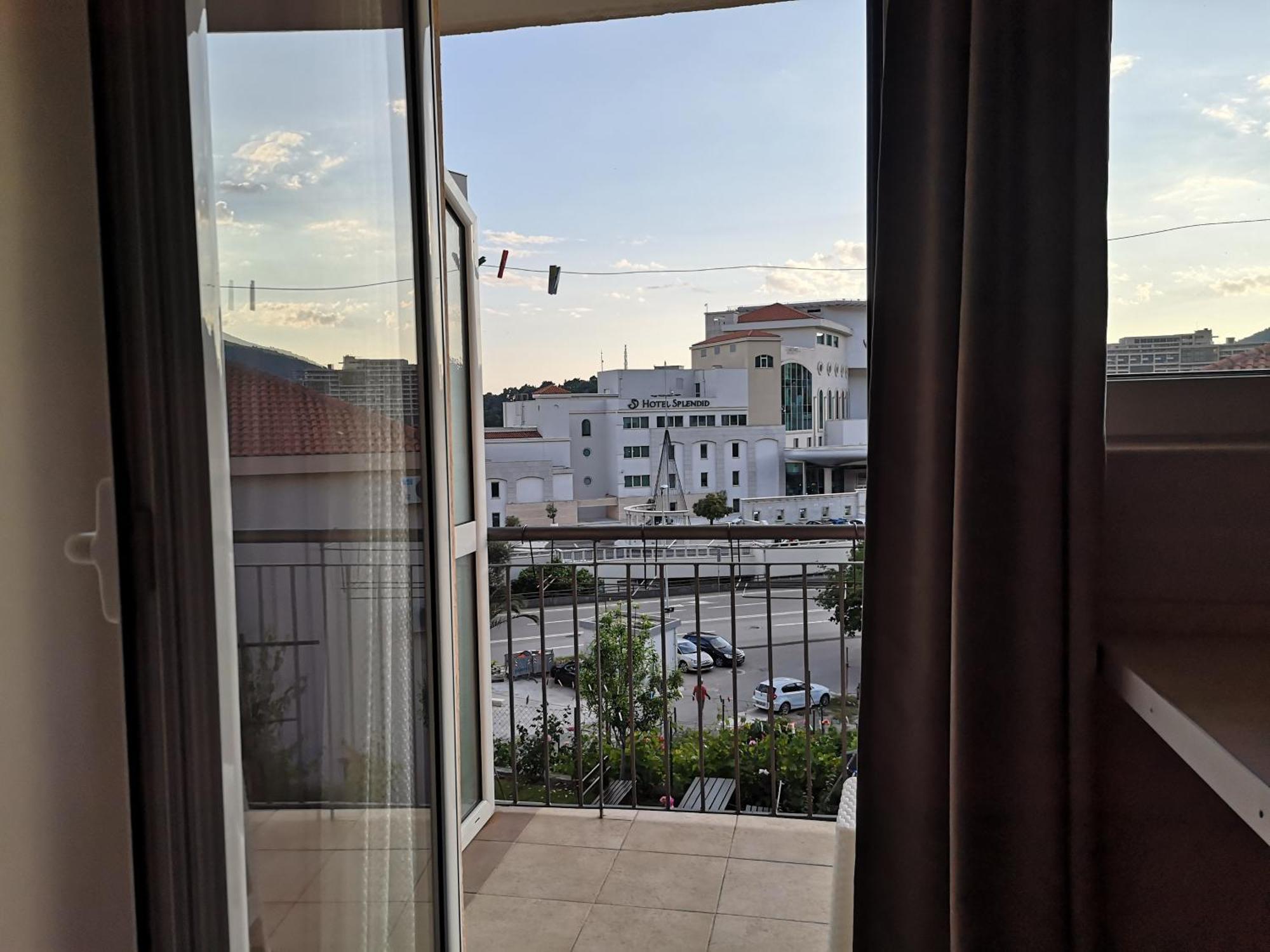 Apartmani Becici Rom bilde